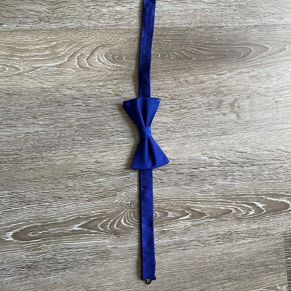 Van Heusen Royal Blue Bow Tie